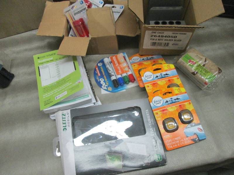 8 Manual Pencil Sharpeners, iPad Mi...