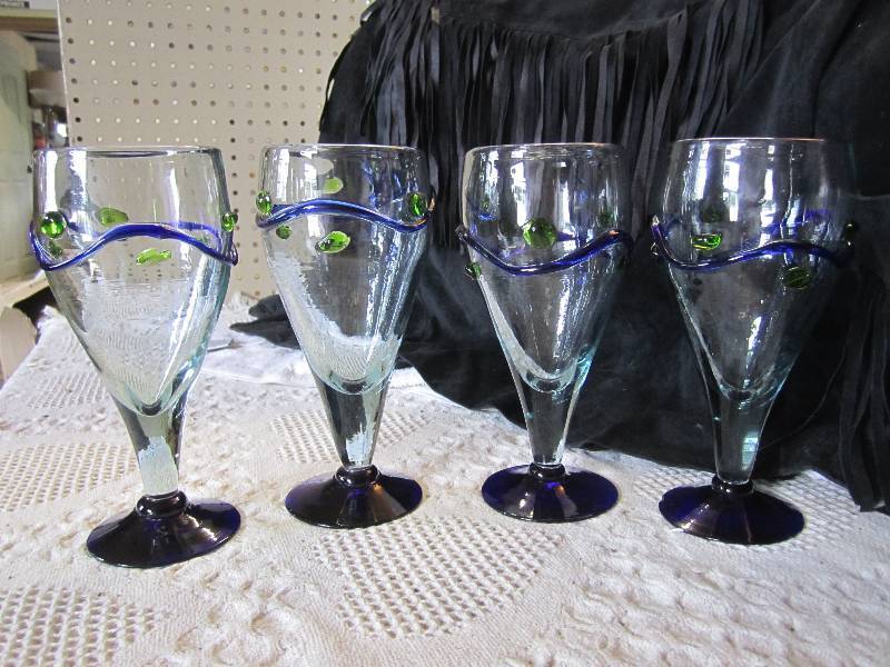 lot 3 image: Set of 4 Stem Wine Glasses 8.5 tal...