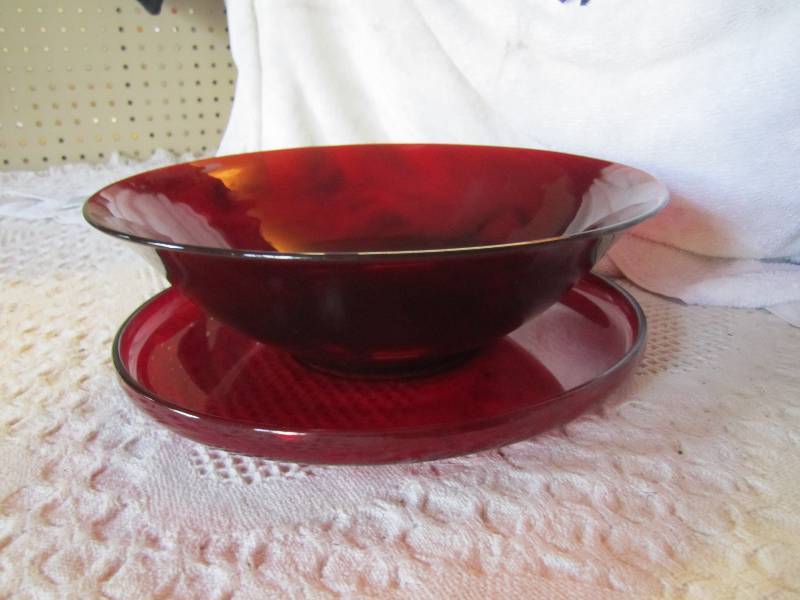 lot 6 image: 2pc Red Glass Bowl and Tray Bowl is...