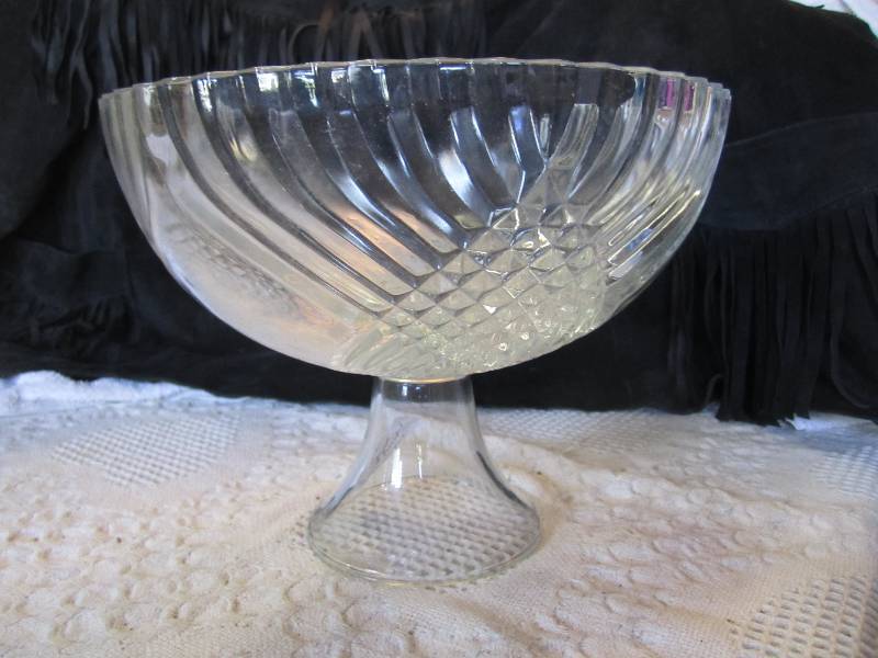lot 8 image: Large Cut Glass Bowl Seller says ov...