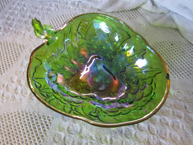 lot 11 image: Fenton Fruit Bowl Green Blue 12.75...