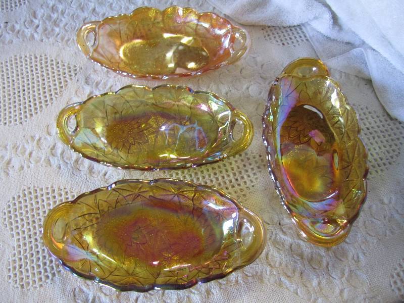 lot 13 image: Set of 4 Condiment Dishes 4.75 x 9...