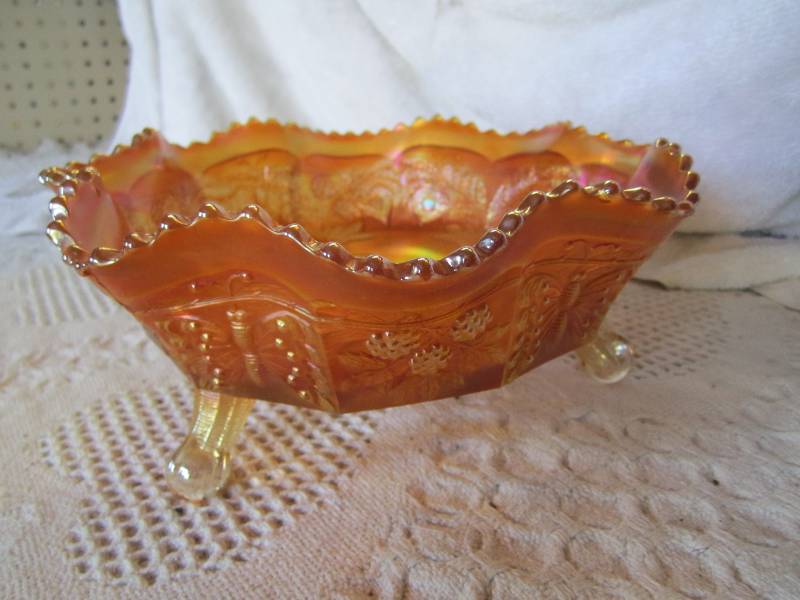lot 16 image: Fenton Deep DishBowl on Legs Big C...