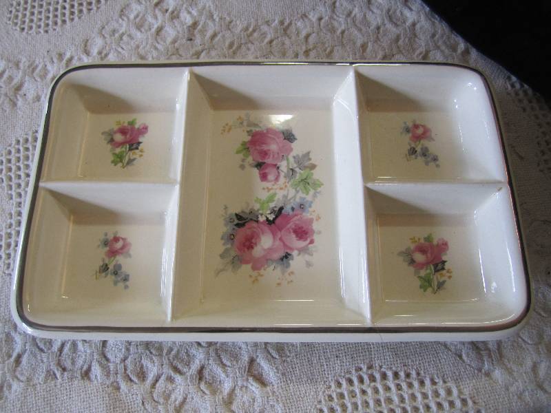 lot 25 image: Creamic Dresser Tray 8 x 13.25...