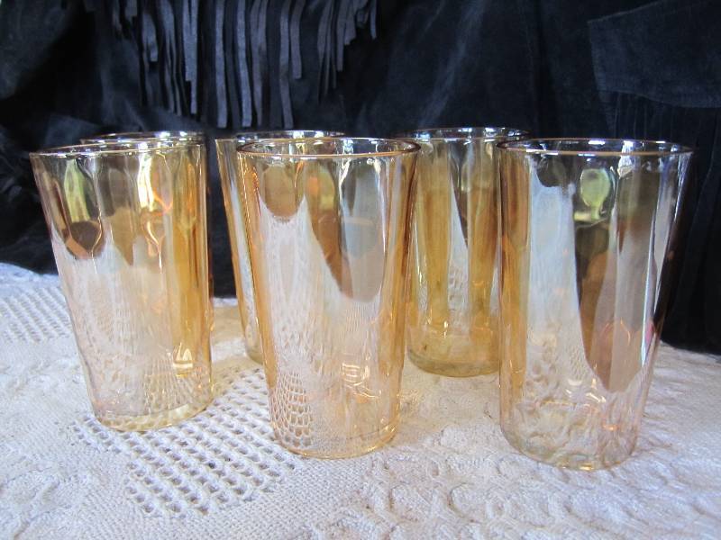 lot 27 image: Set of 10 Fenton Gold Glasses 5 ta...