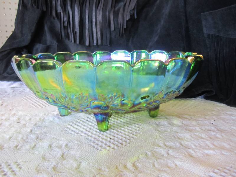lot 28 image: Fruit Bowl Green Footed 12.5 x 8.5...