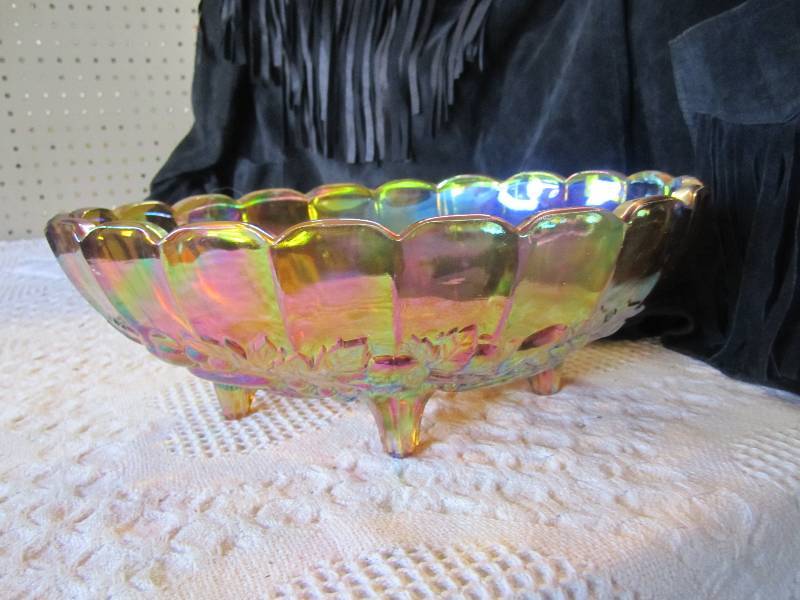 lot 29 image: Fruit Bowl Gold Footed 12.25 x 8.5...