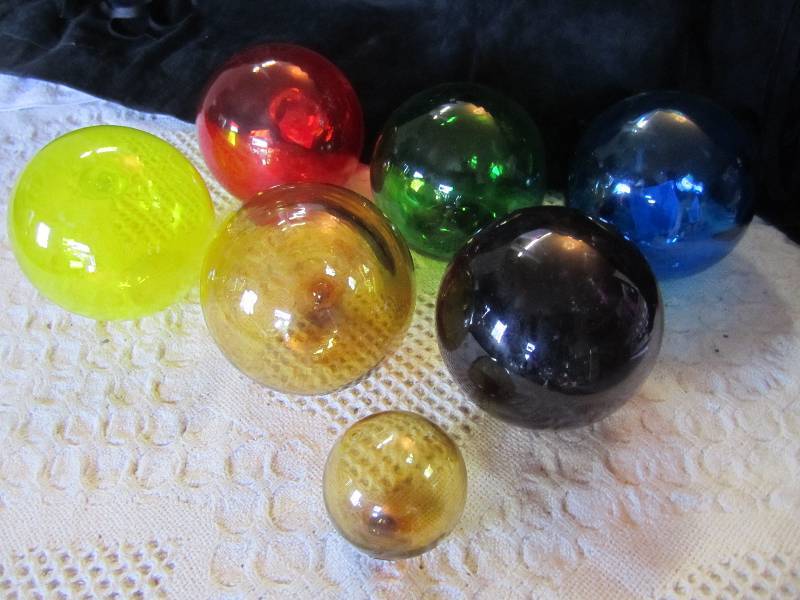lot 30 image: Lot of 7 Glass Japanese Fish Balls ...