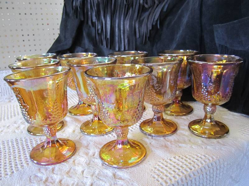 lot 19 image: Lot of 10 Gold CG Grape Goblets 5.5...