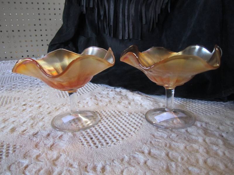 lot 34 image: 2 Fenton Stemmed Fluted Dishes 4.75...