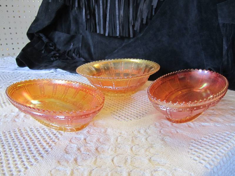 lot 38 image: 2 Gold Serving  Dishes and Fenton B...