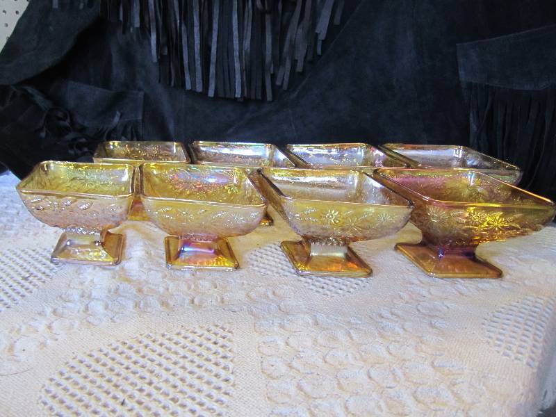 lot 39 image: Set of 8 Desert Dishes 6.5 across....