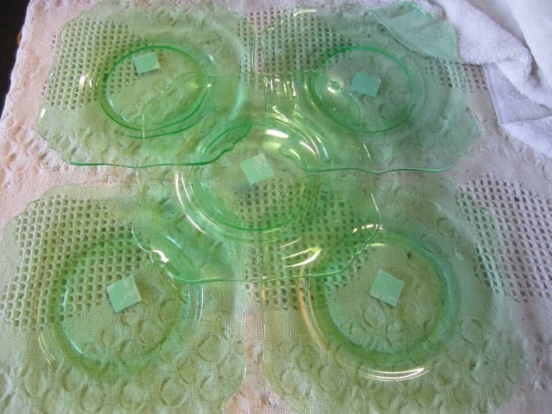 lot 41 image: Lot of 5 Vasiline Green Glass Plate...