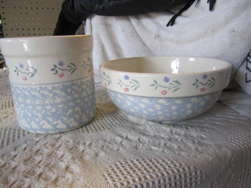 lot 46 image: Set of 2 Floral Crock 6.75W x 6.75...