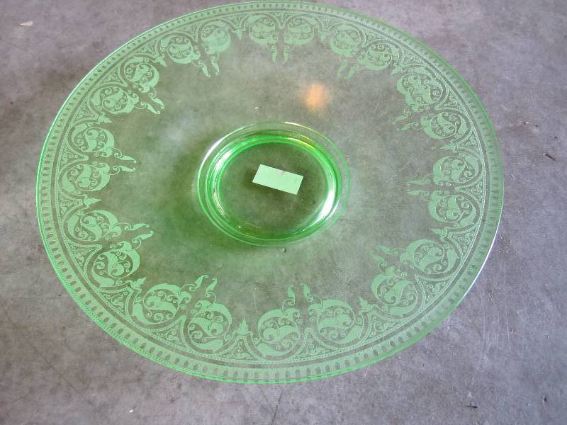 lot 49 image: Fenton Green Glass Large Lip Bowl 1...
