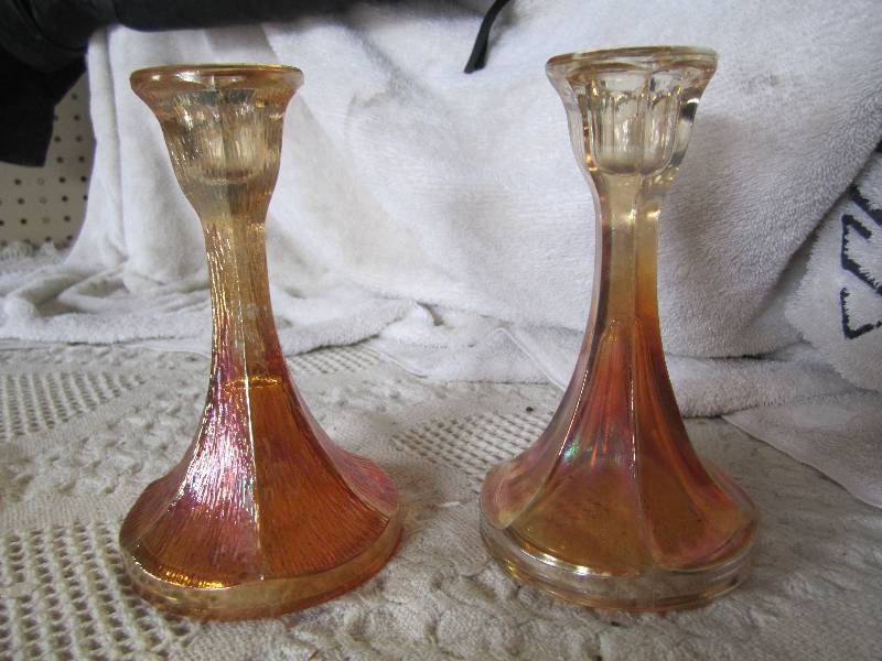 lot 59 image: 2 Fenton Candle Sticks  6.5...