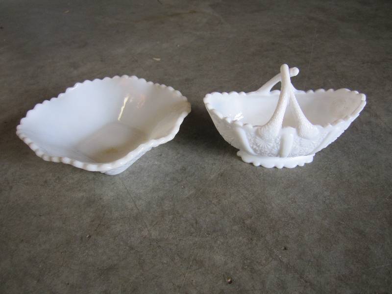 lot 61 image: 2 Fenton White Glass Pieces...