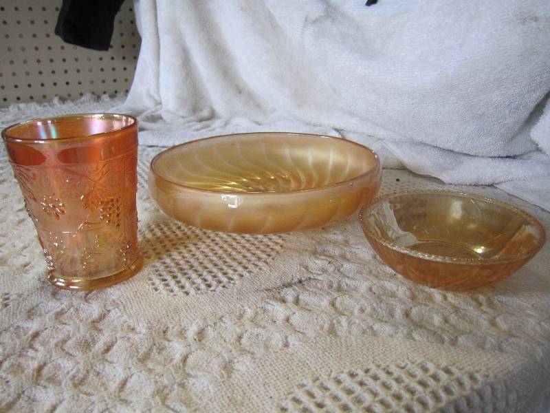 lot 65 image: 2 Fenton Bowls and Glass...