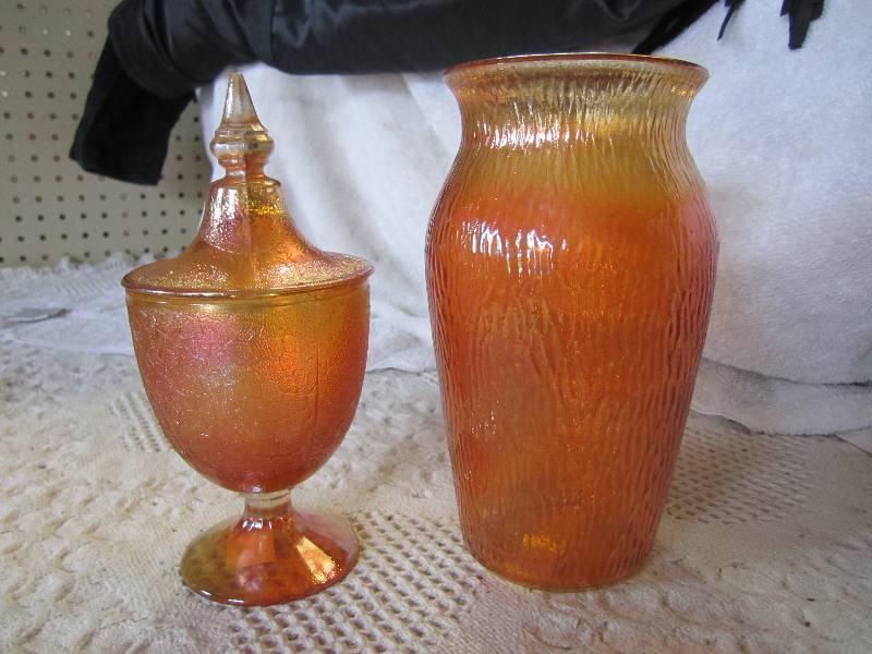 lot 72 image: 2 Fenton Glass Pieces Vase is 7.5 ...