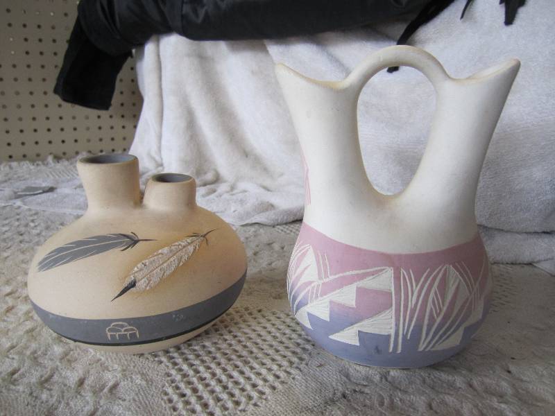lot 80 image: 2 Native American Pots Tallest is 7...