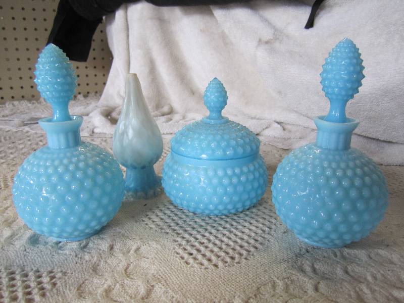 lot 81 image: Dresser Set Tallest is 6.25...