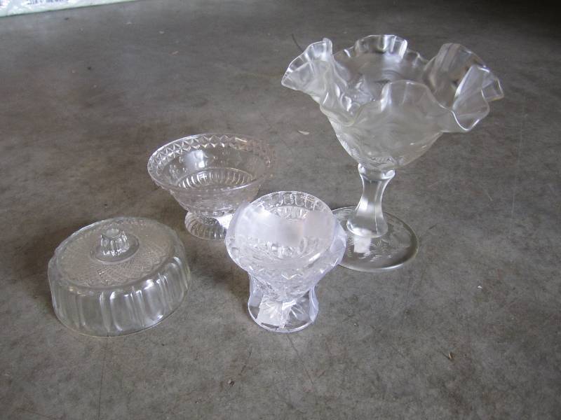 lot 84 image: Misc Glass Pieces Fenton...