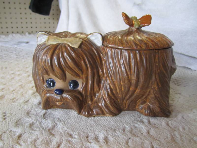 lot 91 image: Yorkie Dog Jar 8 wide....