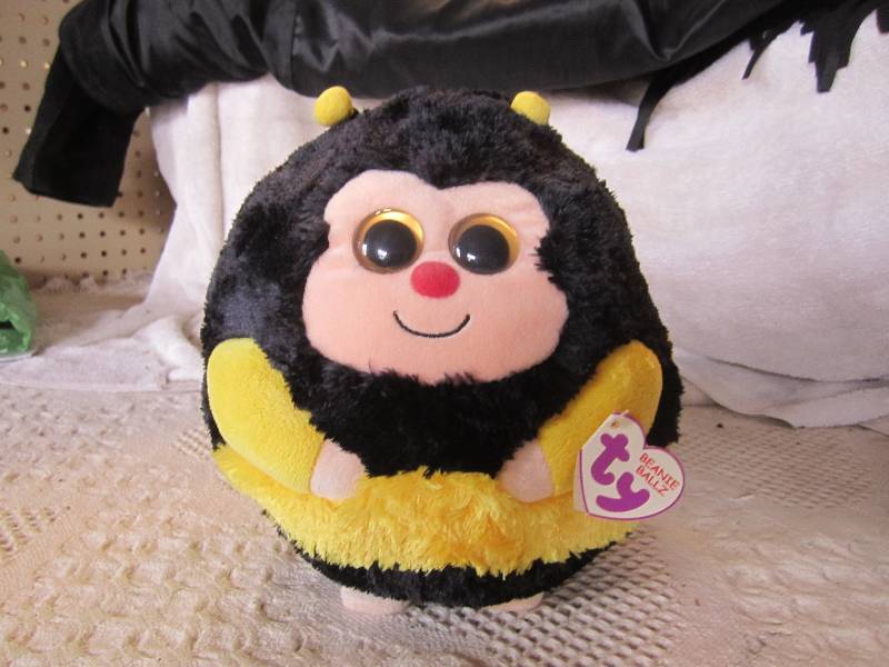 lot 97 image: TY Beanie Ballz Bee...