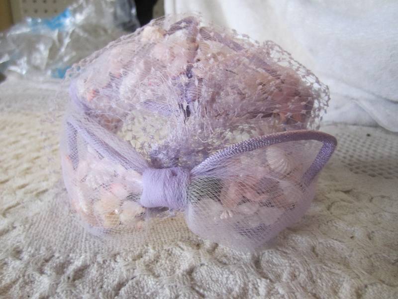 lot 99 image: Vintage Head Piece Hat Cover...