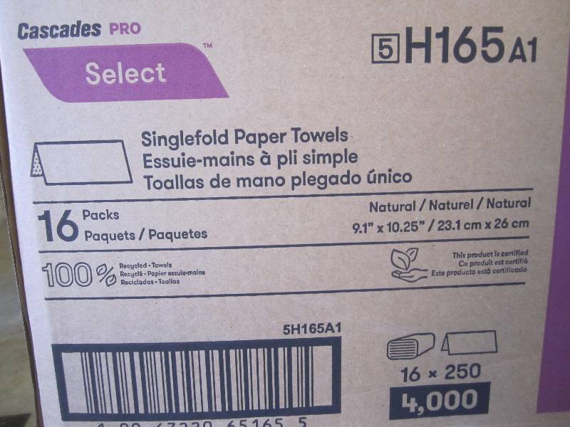 lot 121 image: Case of 4000 Single Fold Paper Towe...