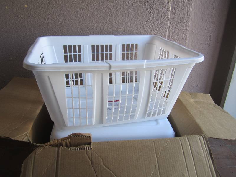 rubbermaid laundry basket