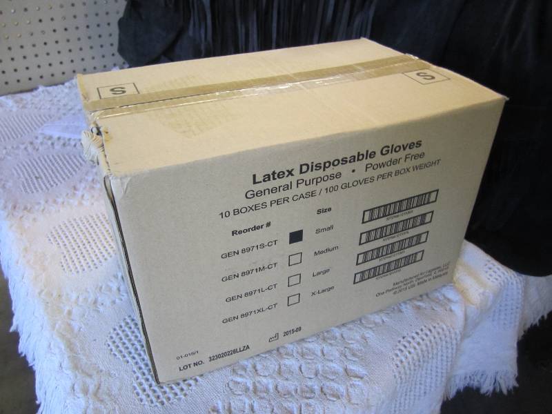 lot 134 image: Case of Latex Disposable Gloves Siz...