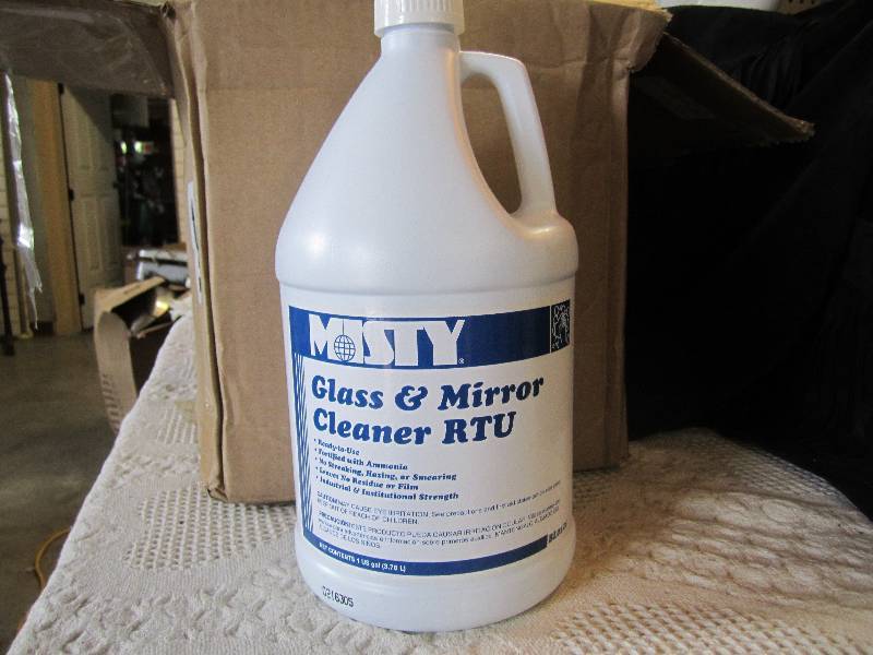 lot 158 image: Lot of 3 1-Gallon Bottles Misty Gla...