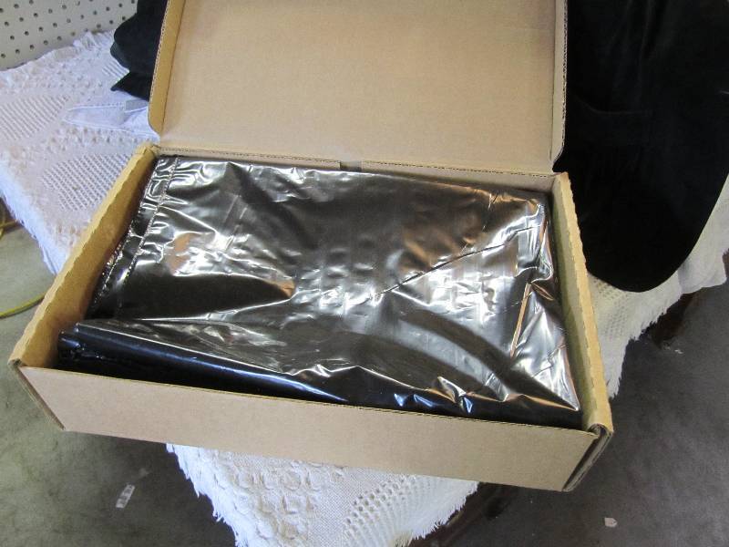 lot 182 image: Box of 20 42 Gallon Genuine Joe Can...