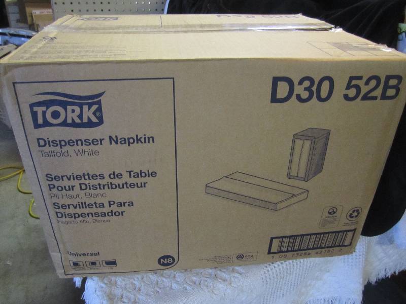 lot 184 image: Case of 10,000 Tork Dispenser Napki...