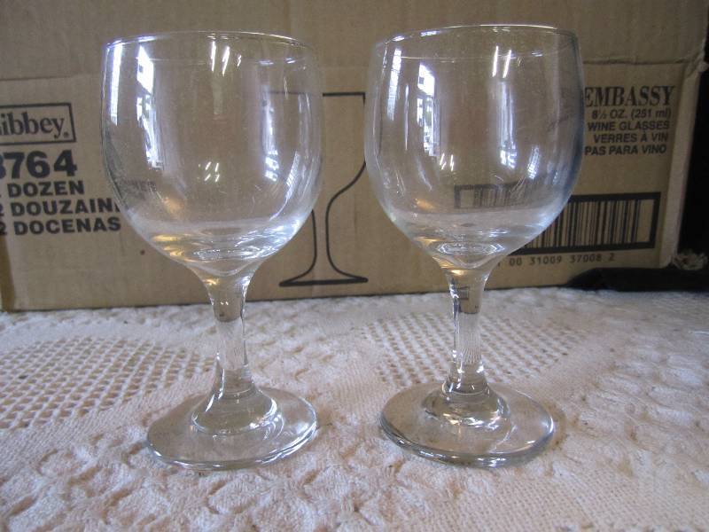 lot 187 image: Case of 24 Libbey 8.5oz Wine Glasse...
