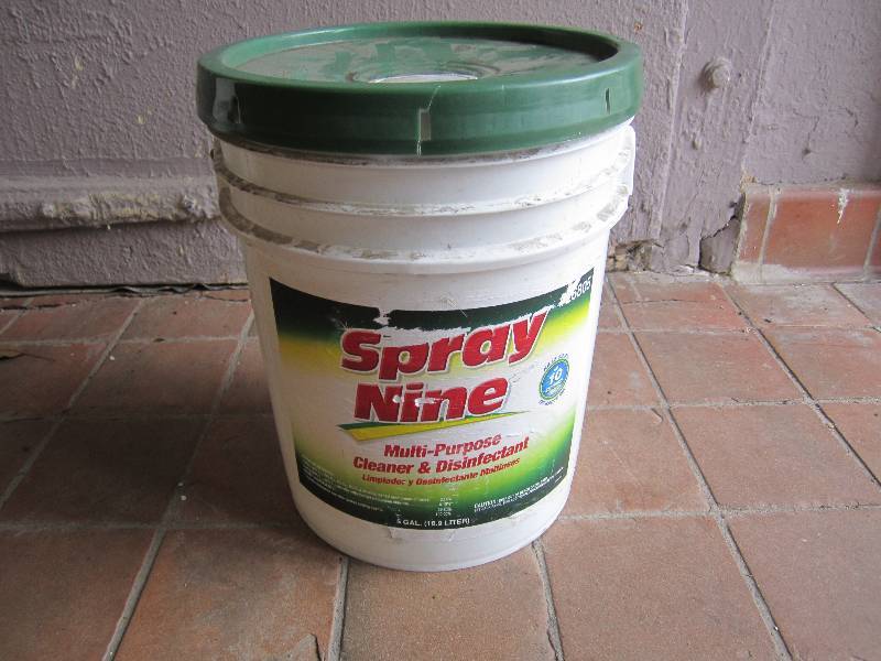 lot 189 image: 5 Gallon  Spray Nine Multi-Purpose ...