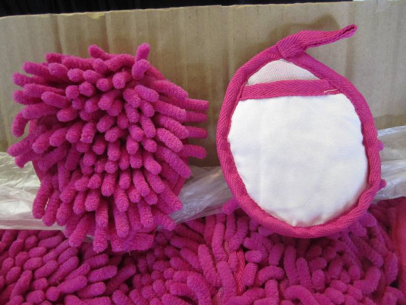 lot 197 image: Case of 200 Pink Frizzy Finger Dust...