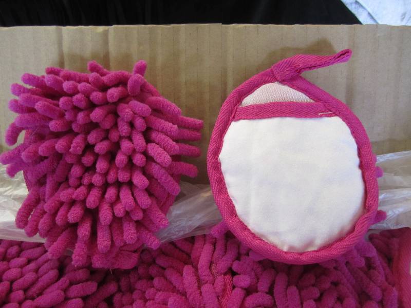 lot 199 image: Case of 200 Pink Frizzy Finger Dust...