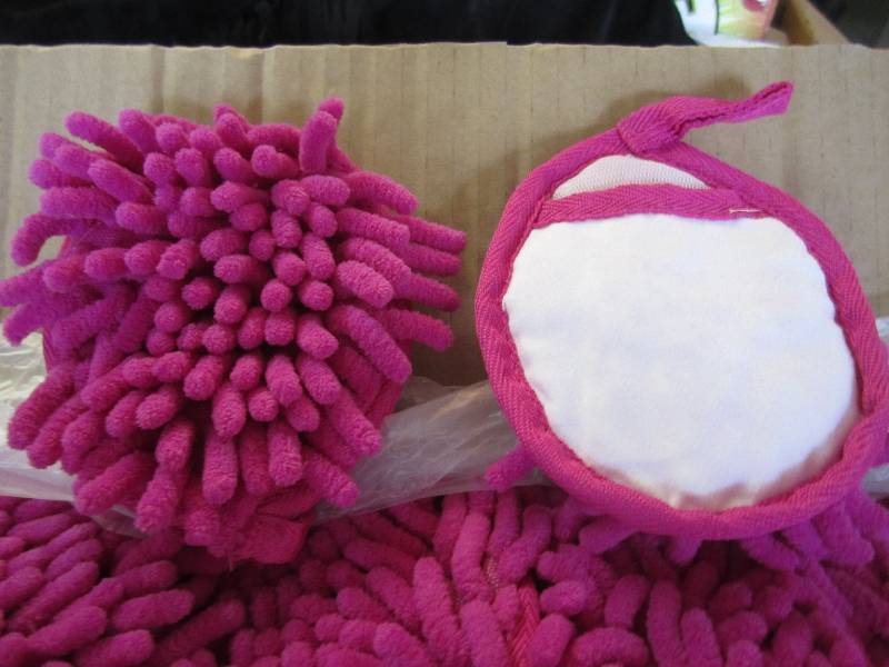 lot 200 image: Case of 200 Pink Frizzy Finger Dust...