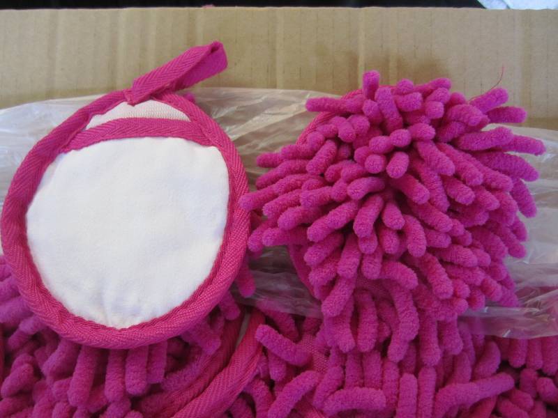 lot 202 image: Case of 200 Pink Frizzy Finger Dust...
