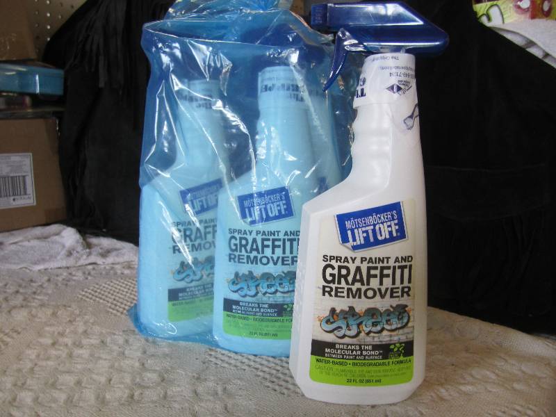 lot 211 image: Lot of 4 Spray Paint and Graffiti R...