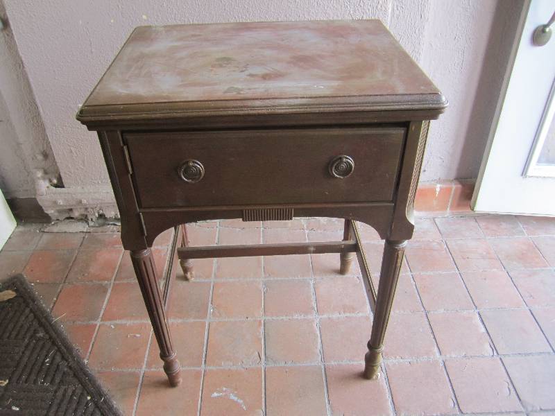 lot 228 image: Vintage New Home Sewing Machine in ...