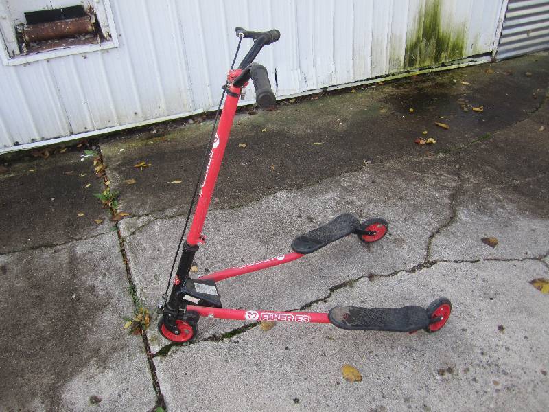 lot 229 image: Fliker F3 Self Propelling Scooter w...