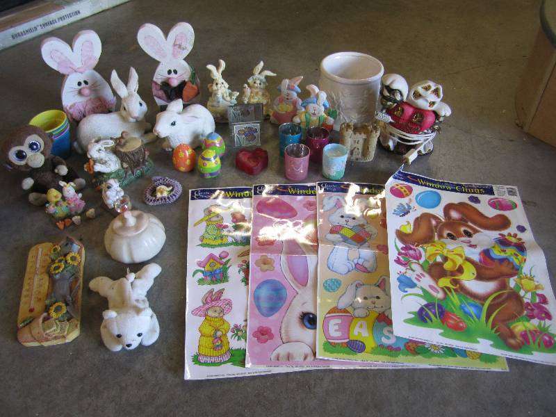 lot 235 image: Lot of Misc Decor etc....