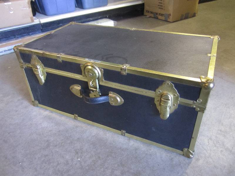 lot 251 image: Old Trunk 30 x 16 x 12...