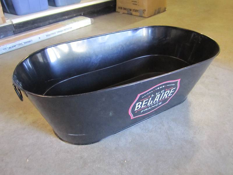 lot 252 image: Large Metal Beverage Tub with Plast...