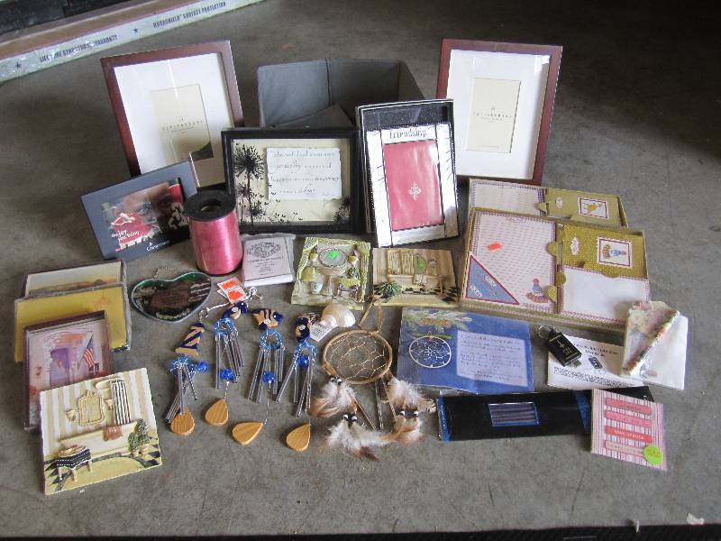 lot 280 image: Lot of Decor Wind Chimes Frames Sta...