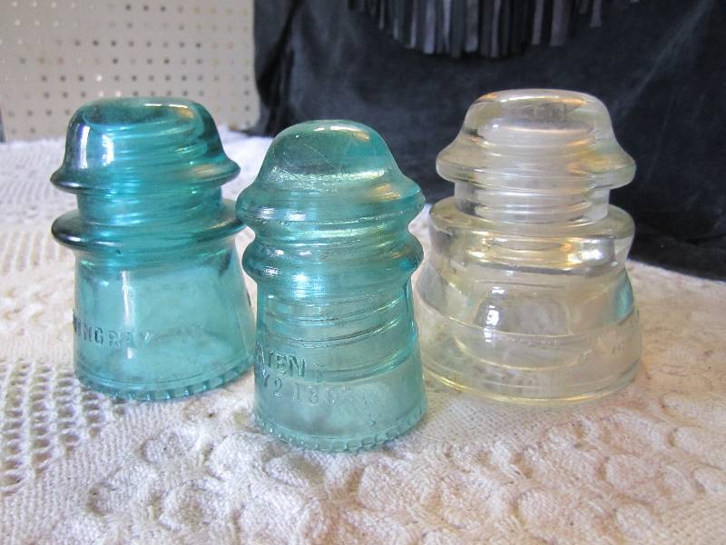 lot 281 image: Lot of 3 Vintage Glass Electric Ins...
