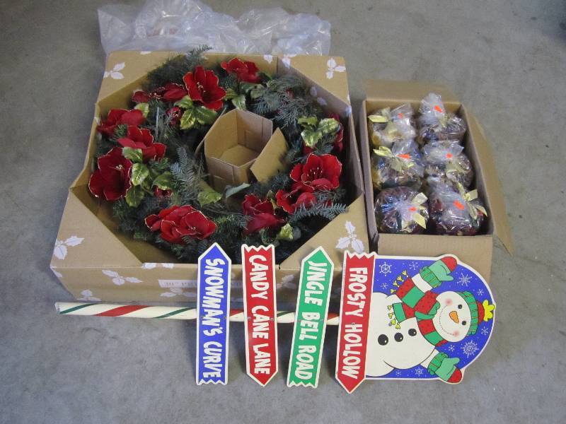 lot 286 image: 24 Christmas Wreath 6 Bags Potpour...